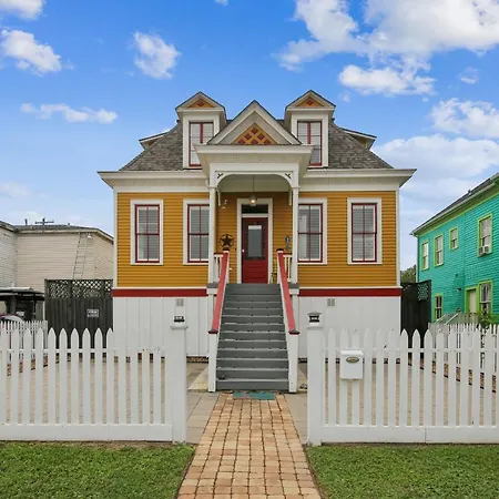 Abfab Seaside Cottage